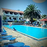 Tria Adelphia Aparthotel 4*