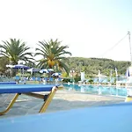 Tria Adelphia شقة فندقية