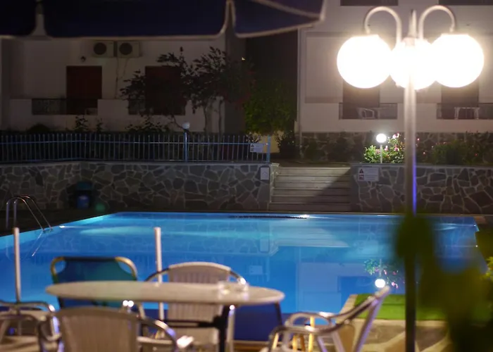 Aparthotel Tria Adelphia