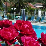 Tria Adelphia Aparthotel Arillas (Corfu)