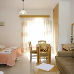 Tria Adelphia Aparthotel