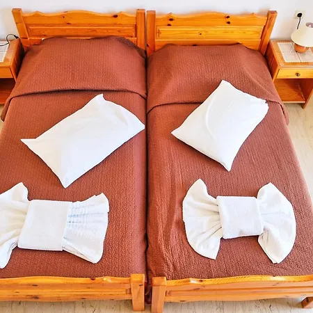 Tria Adelphia Aparthotel