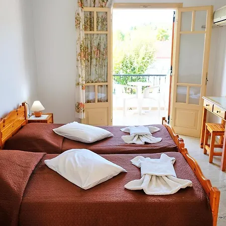 Tria Adelphia 2* Arillas (Corfu)