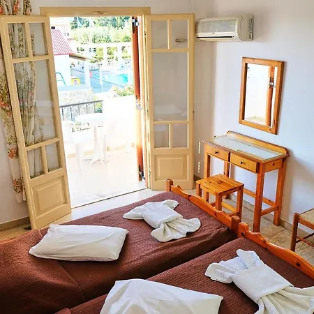 Tria Adelphia Aparthotel