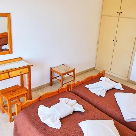 Tria Adelphia Aparthotel 2*
