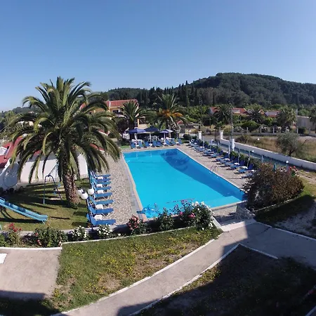 Aparthotel Tria Adelphia 2*
