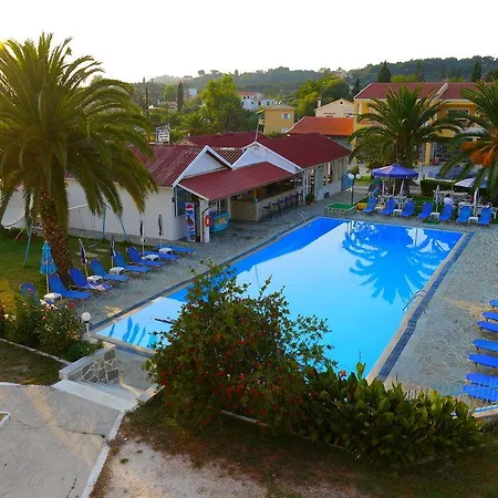 Tria Adelphia 4* Arílasz