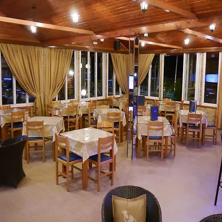 Apartmanhotel Tria Adelphia Arílasz