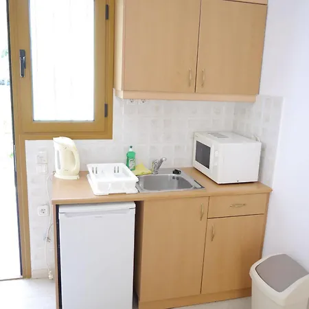 Tria Adelphia Apartmanhotel