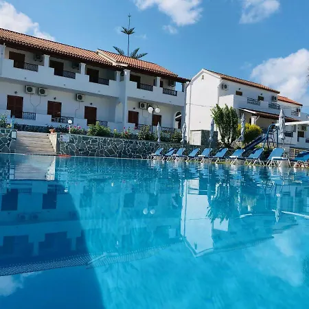 Tria Adelphia Aparthotel