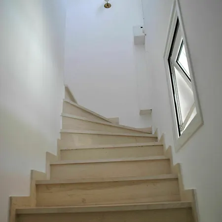 Apartmanhotel Tria Adelphia Arílasz