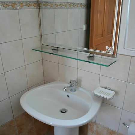 Tria Adelphia Apartmanhotel Arílasz