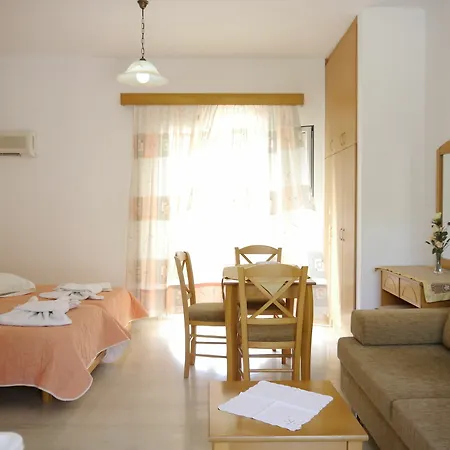 Tria Adelphia Apartmanhotel