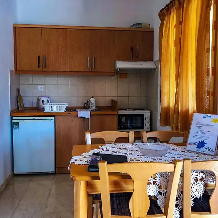 Tria Adelphia Arillas (Corfu)