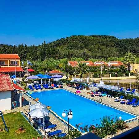 Tria Adelphia 4*