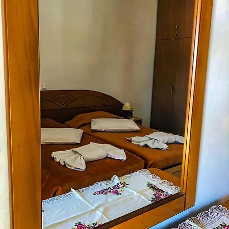 Tria Adelphia Apartmanhotel 4*