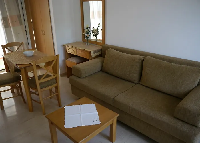 Tria Adelphia 3*
