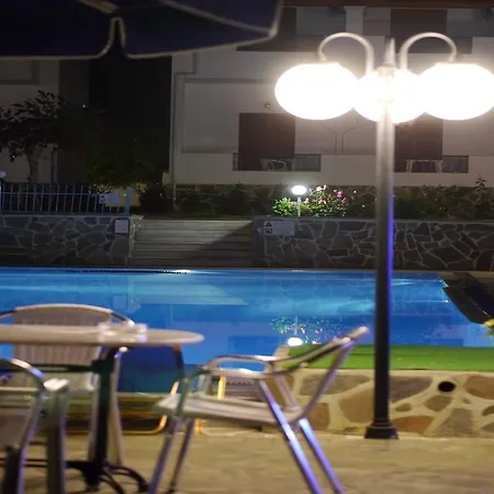 Ξενοδοχείο με διαμερίσματα τρία αδέλφια Αρίλλας