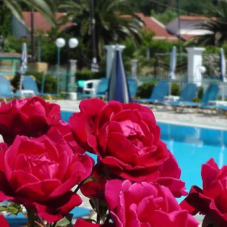 Tria Adelphia Lägenhetshotell Arillas (Corfu)