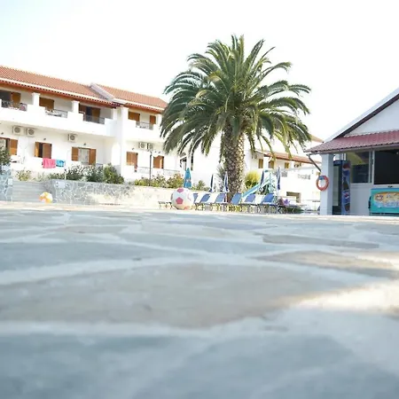 Tria Adelphia Lägenhetshotell 3*