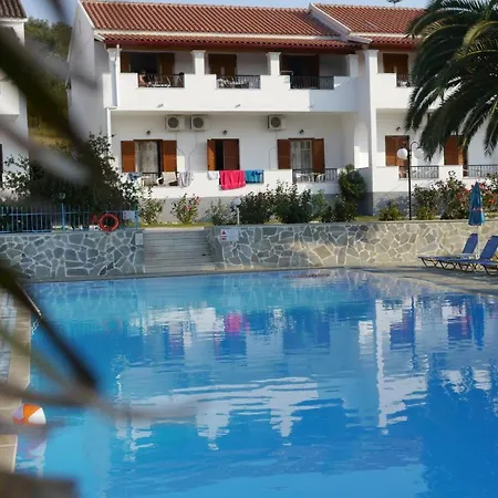 Ξενοδοχείο με διαμερίσματα τρία αδέλφια 3*