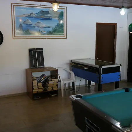 Tria Adelphia Lägenhetshotell 3*