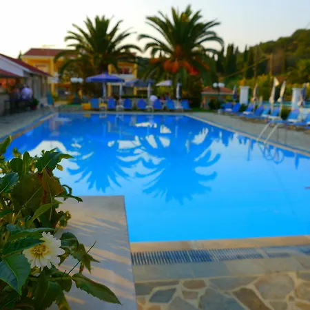Tria Adelphia Lägenhetshotell Arillas (Corfu)