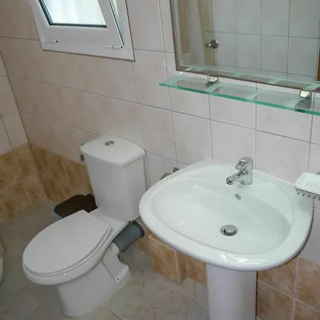 Lägenhetshotell Tria Adelphia