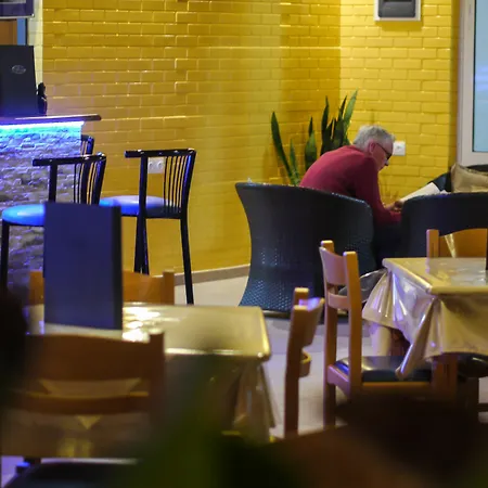 τρία αδέλφια Ξενοδοχείο με διαμερίσματα Αρίλλας