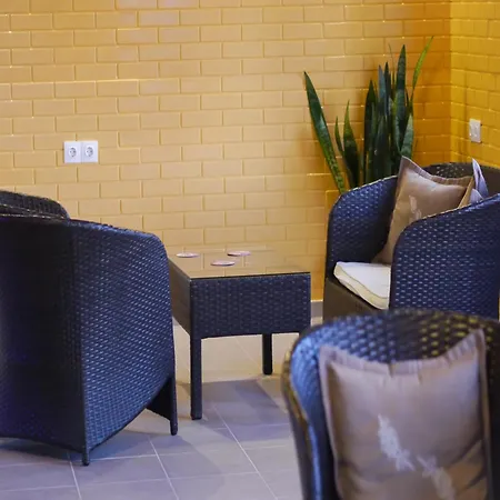 Tria Adelphia Lägenhetshotell 3*