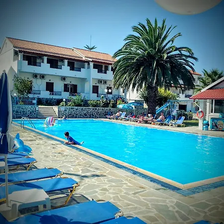 Tria Adelphia Lägenhetshotell 3*