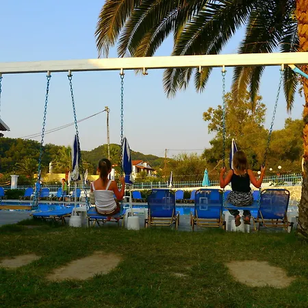 τρία αδέλφια Ξενοδοχείο με διαμερίσματα Αρίλλας