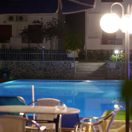 Lägenhetshotell Tria Adelphia