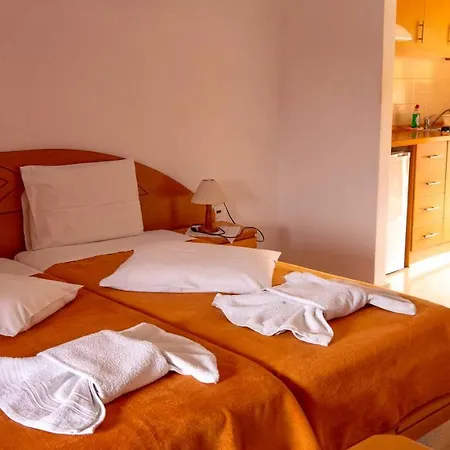 Ξενοδοχείο με διαμερίσματα τρία αδέλφια Αρίλλας