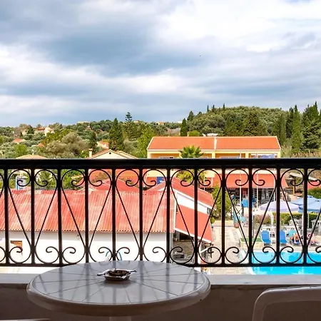 Lägenhetshotell Tria Adelphia 3*