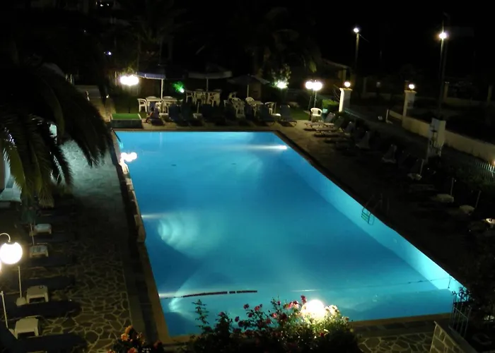 Apart-hotel Tria Adelphia 4*