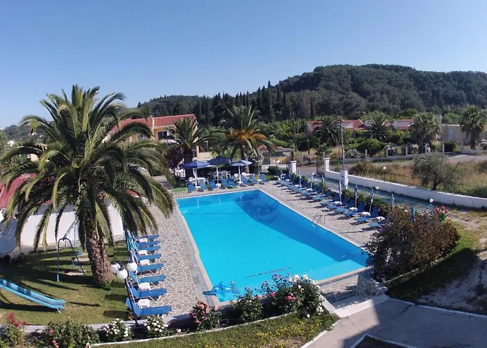 Apart-hotel Tria Adelphia