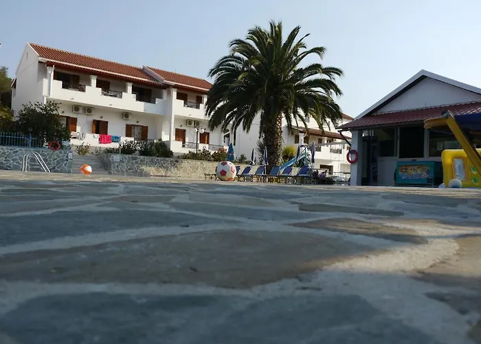 Apart-hotel Tria Adelphia 4*