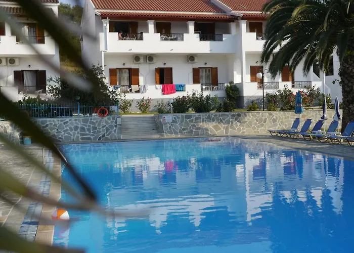 Apart-hotel Tria Adelphia 4*