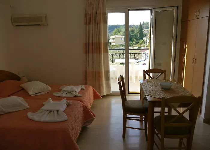 Apart-hotel Tria Adelphia