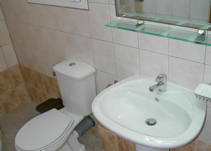 Apart-hotel Tria Adelphia