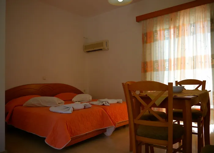 Tria Adelphia 4*