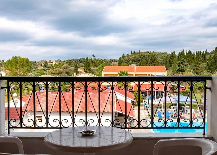 Apart-hotel Tria Adelphia 4*